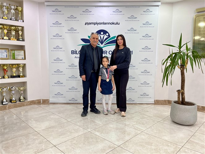 TRAMPOLİNDE BÜYÜK BAŞARI: KOCAELİ ŞAMPİYONU ÖYKÜ ASEL KESKİN