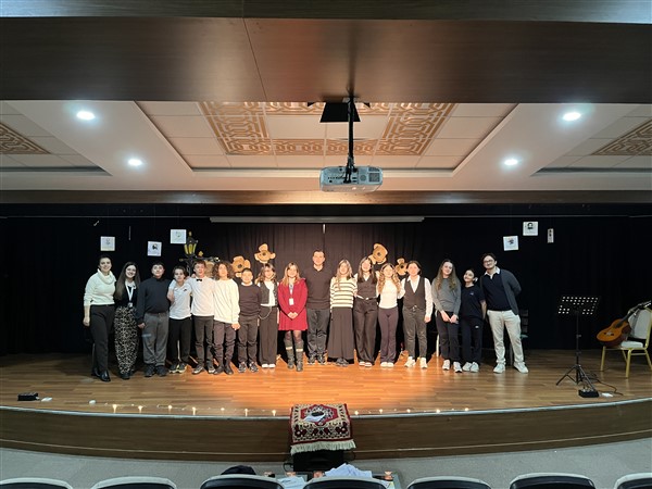 Duygularla Şiir Dinletisi